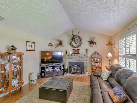 5th image of 951 Tarrogana Dr