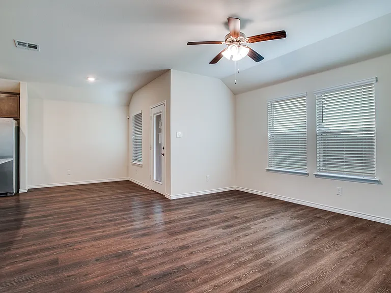 627 Willow View Way — Photo 11