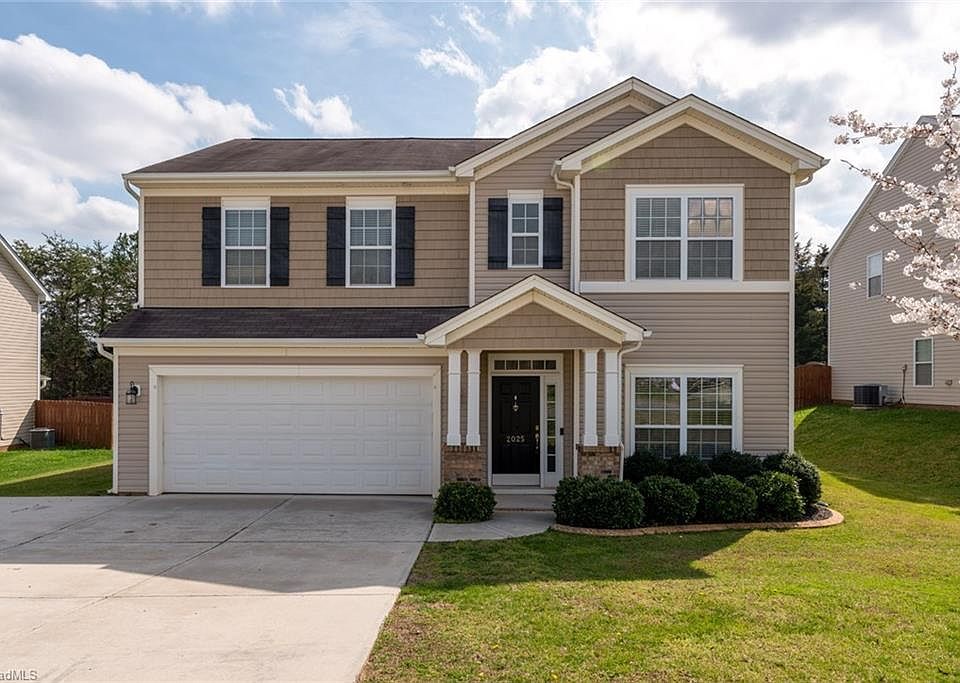 1st image of 2025 Heron Pointe Dr