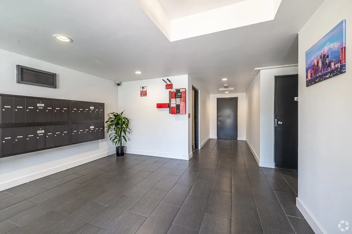 13719 Oxnard St. — Photo 2