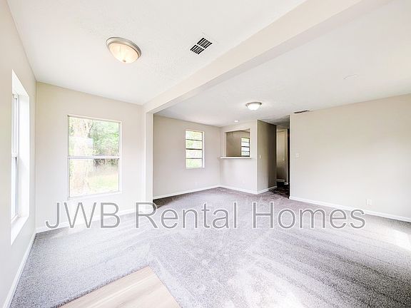 5th image of 835 E Union St
