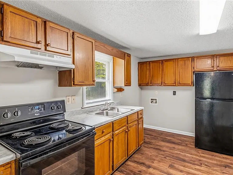 112 S Raleigh St — Photo 12