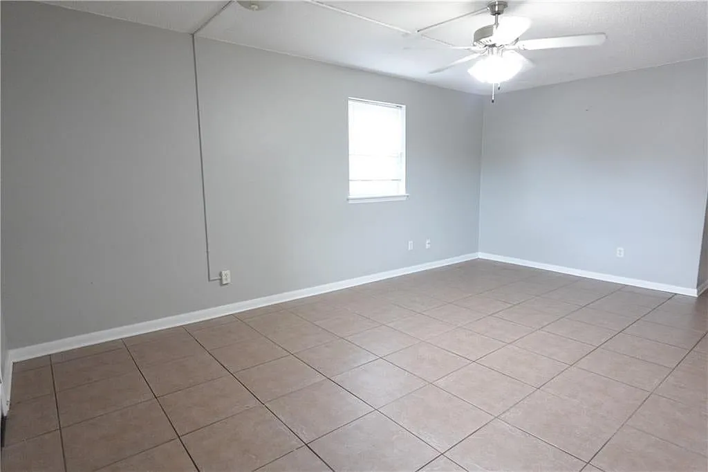 3 bed, 1.5 bath, 1400 sqft, $1,550 — Photo 2