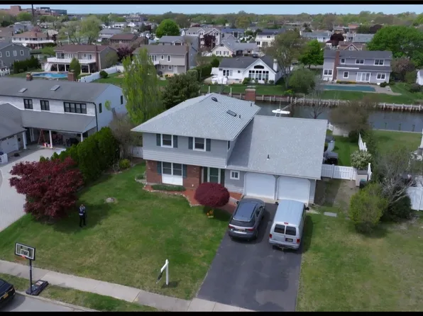 35 Skipper Drive, West Islip, NY 11795