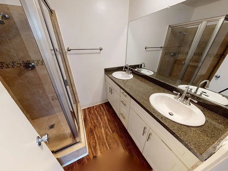 Royal Terrace Apartments — Photo 24