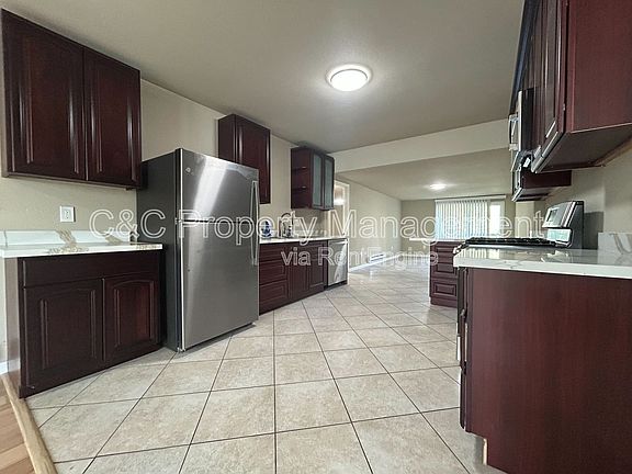 5th image of 2226 Sacramento St