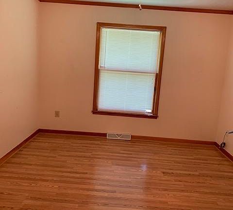 2nd image of 82 Chapel Heights Dr