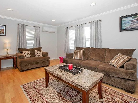 3rd image of 578 Adelphi St