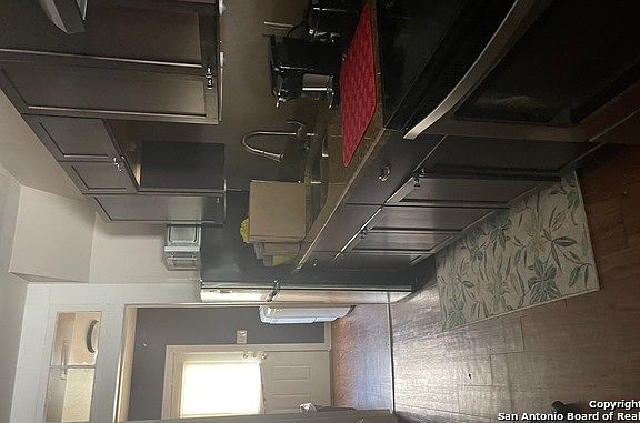4th image of 801 Indianola St #2
