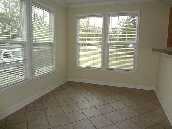 3rd image of 325 River Oaks Dr