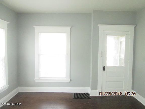 4th image of 1126 Thomas St SE