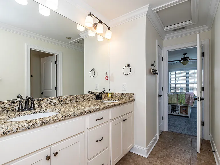 3336 Beacon St — Photo 22