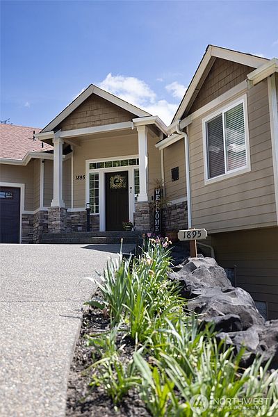 4th image of 1895 SE Maple Drive