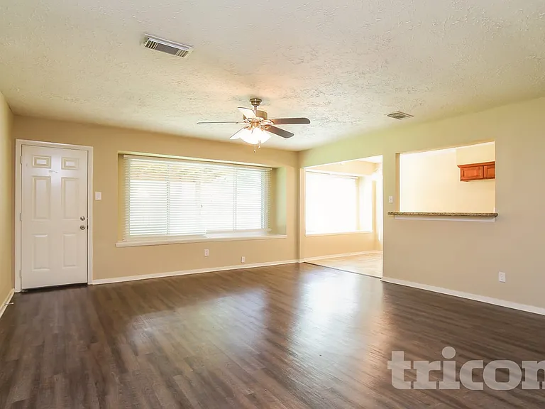 4227 Burkegate Dr — Photo 2