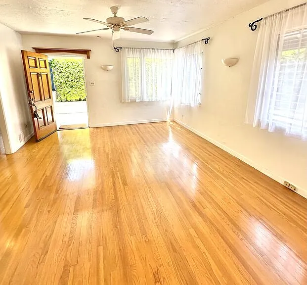 9012 Phyllis Ave — Photo 8