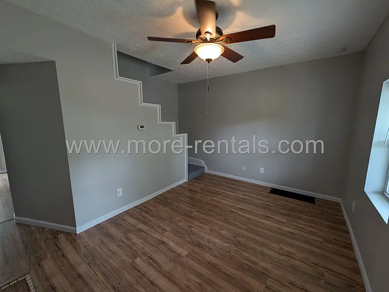 554 E Gates St — Photo 2