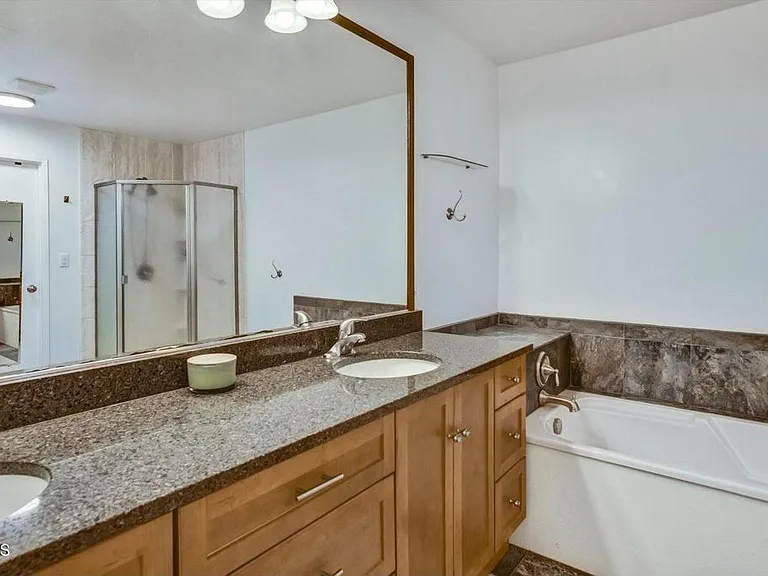 508 Village Rd — Photo 31