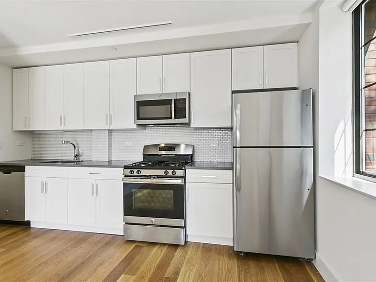 83 Bushwick Pl — Photo 2