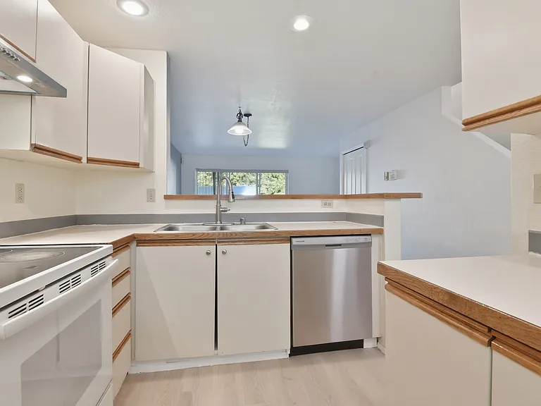 2100 S 336th St #P5 — Photo 2