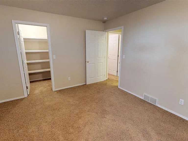 Sierra Vista Apartments — Photo 49