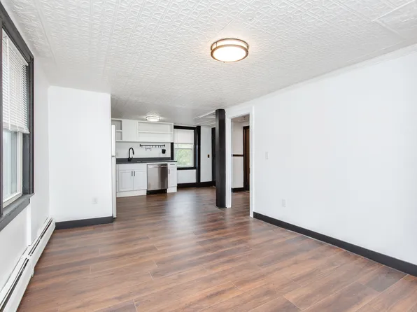 7 Court St #3, Nashua, NH 03060