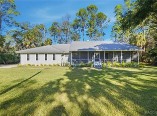 10 Patricia Rd, Yankeetown, FL 34498