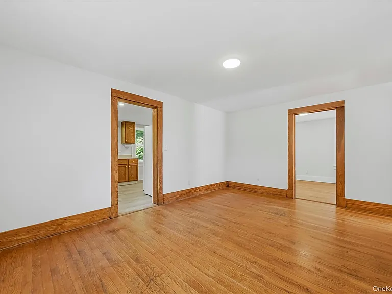 212 Center St — Photo 18