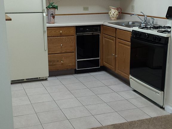 2nd image of 815 Westmoreland Dr APT 9
