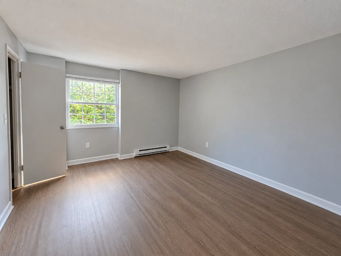 Courtview Square Apartments — Photo 4