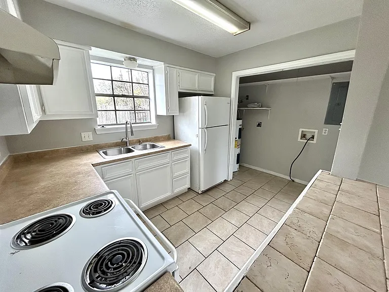 1924 Tusa Dr #B — Photo 3