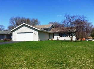301 Countryside Dr, Rockton, IL 61072