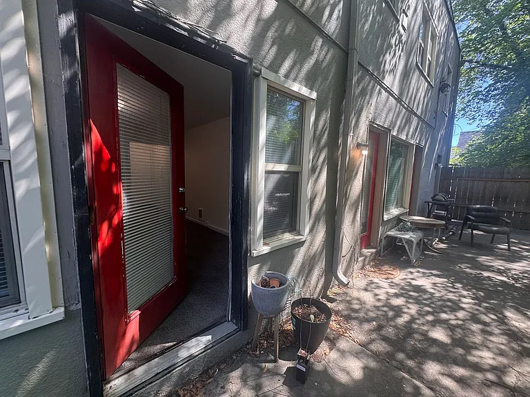 Evergreen Apartments — Photo 11