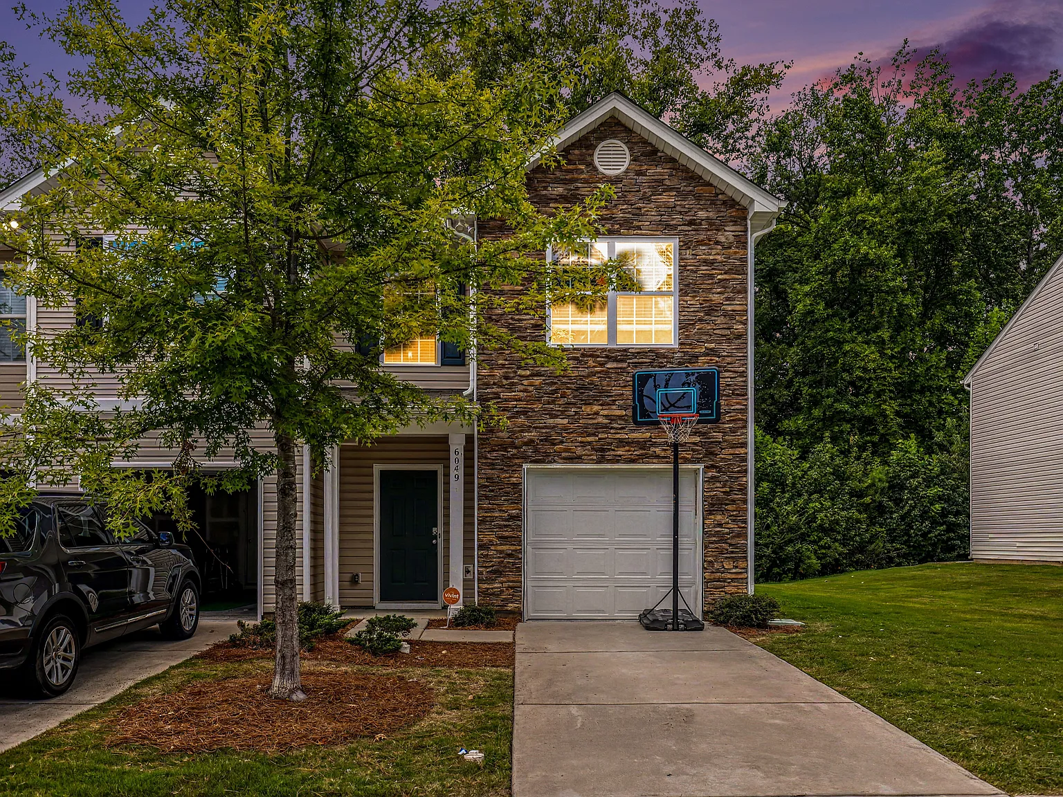 3 bed, 2.5 bath, 1429 sqft, $1,895 — Photo 2