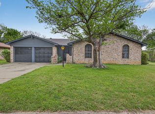 6913 Gettysburg Dr, Forest Hill, TX 76140