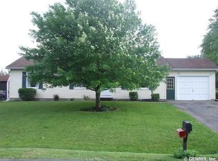 3850 Mystic Meadows Ln, Williamson, NY 14589