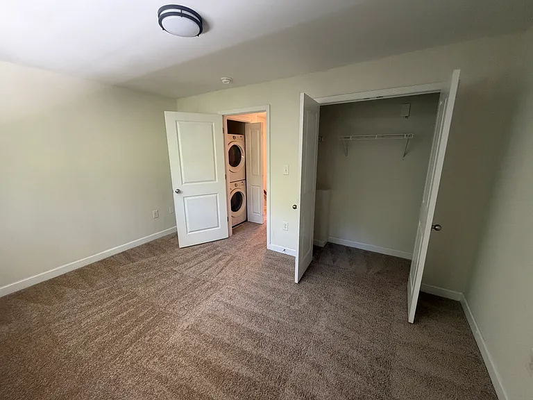 1215 Green Oaks Ln #H — Photo 16