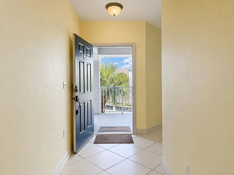 7811 Regal Heron Cir #302 — Photo 4