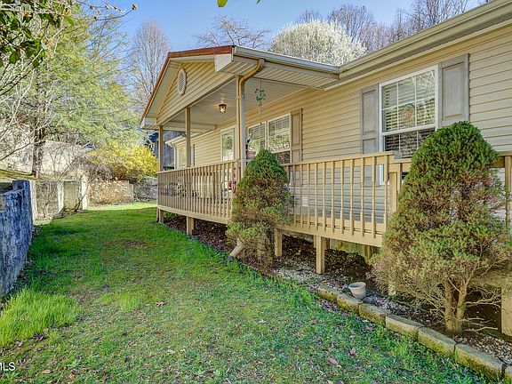 2nd image of 126 Elizabeth Ann Dr