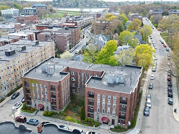 5th image of 52 Strathmore Rd APT 44