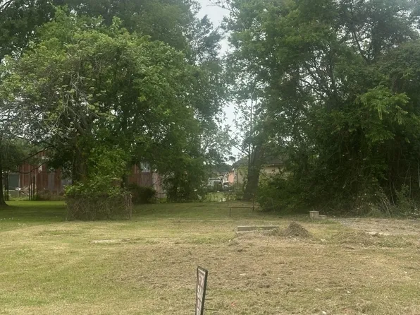 3265 Saint James Blvd, Beaumont, TX 77705