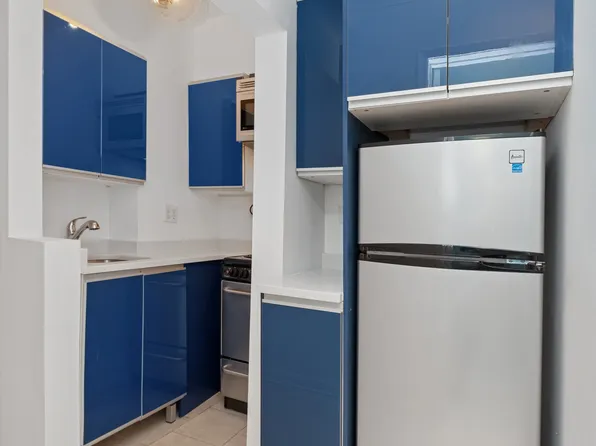 23 West 73rd Street image 7 of 9