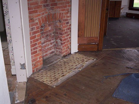 Parquet floors, wood floors, large kitchens.