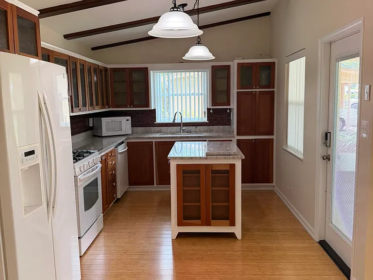 215 Woodlawn Dr — Photo 7