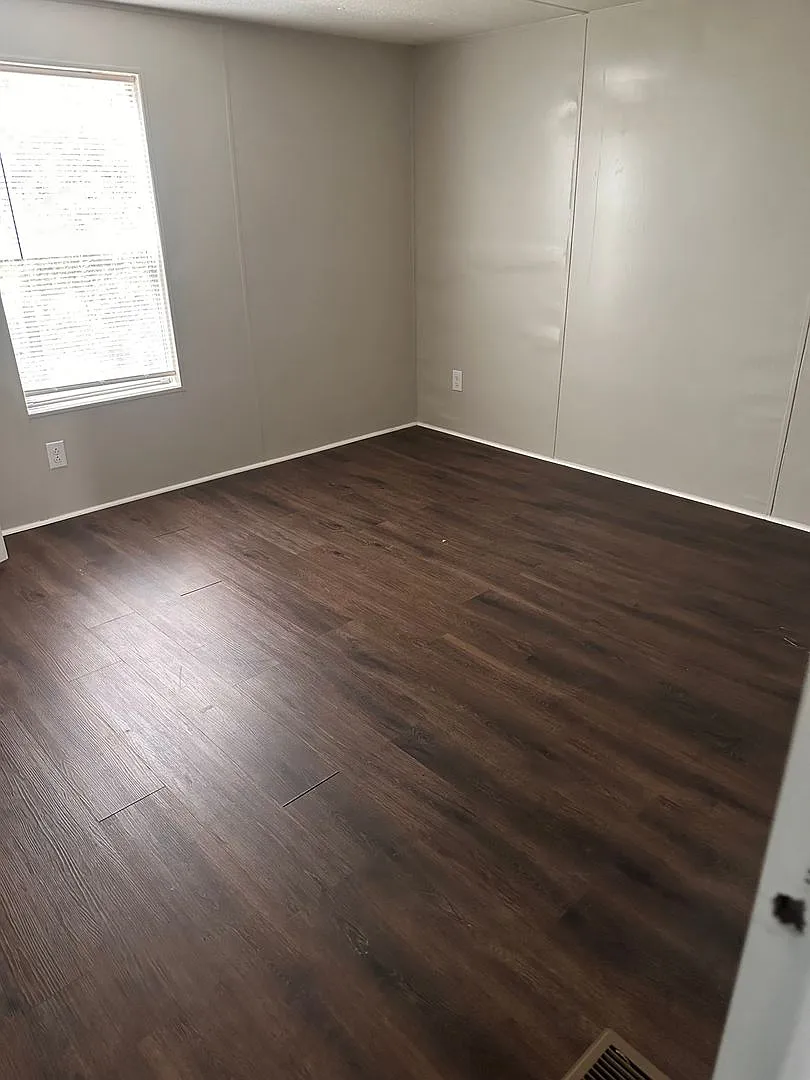 Spacious 2-Bedroom/ 2-Bath Mobile Home - Great Location in Crestview with W/D Connections — Photo 2