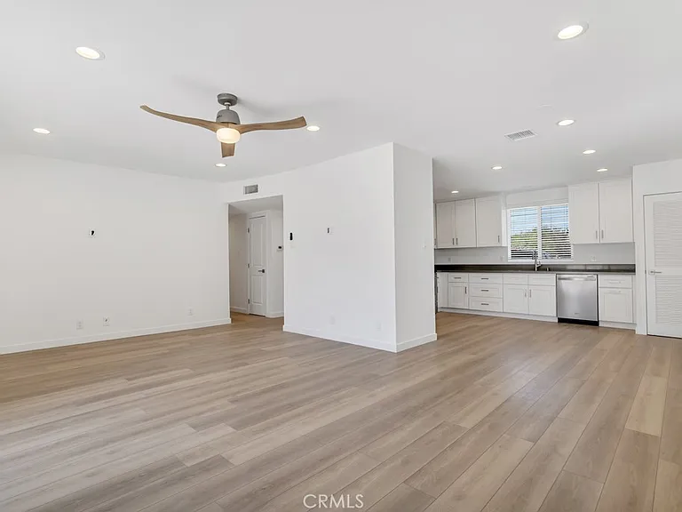 6650 Jumilla Ave — Photo 3