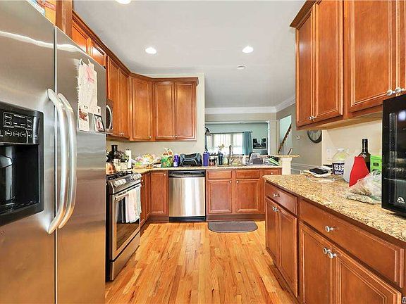3rd image of 128 Warwick Dr #128