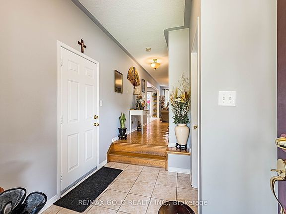 4th image of 6 Mistdale Cres