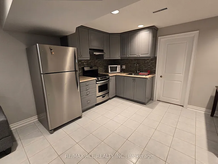 25 Pilkington Cres #BASEMENT — Photo 5