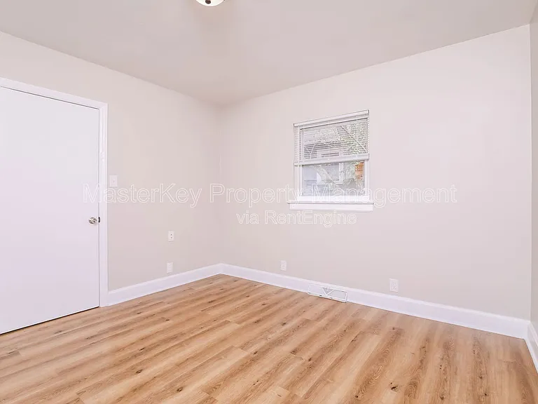 208 E Geer St #B — Photo 17
