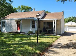 2213 SW Moundview Dr, Topeka, KS 66614